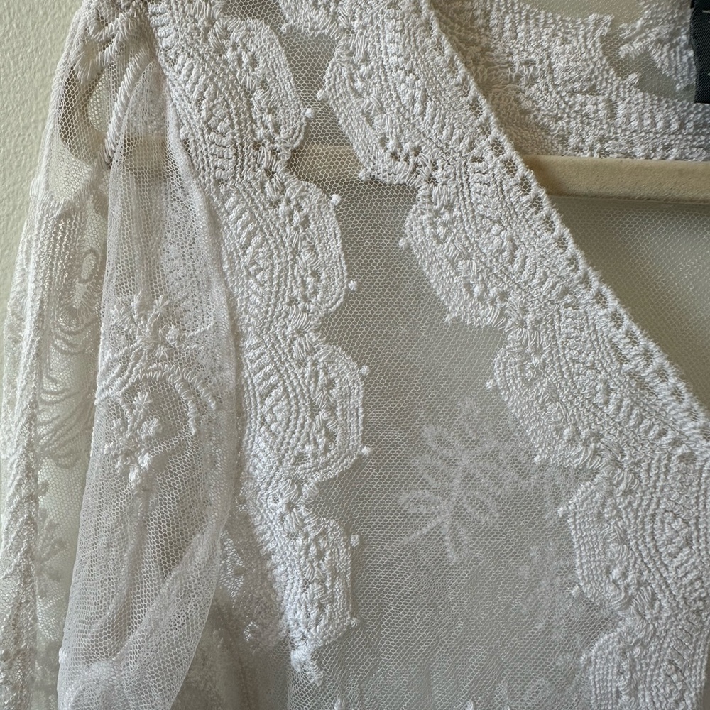 Rabbit Rabbit Rabbit white lace shrug/cardigan size small - Picture 3 of 11
